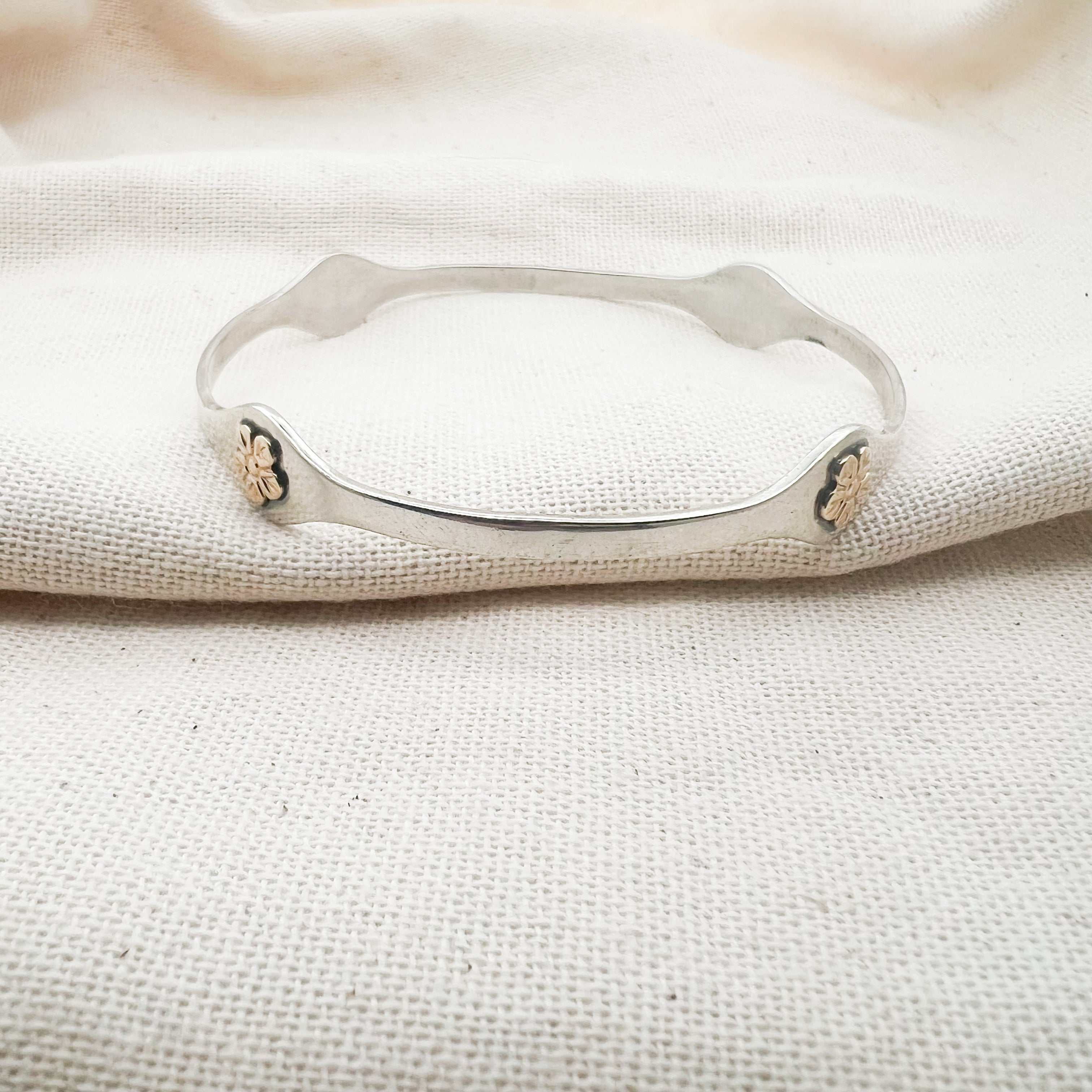 Retired James Avery Medium Buttercup Bangle