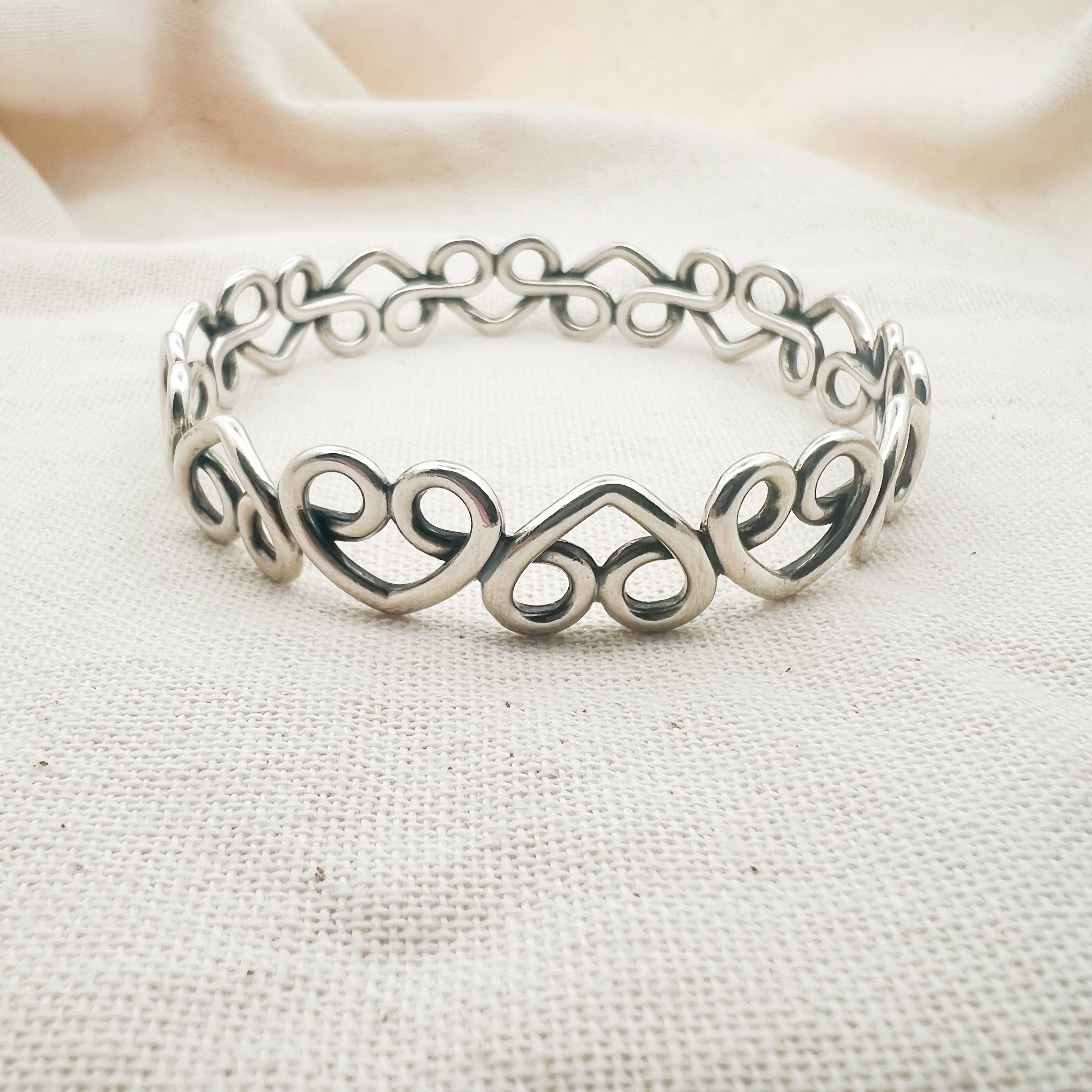 Retired James Avery Scrolled Hearts Bangle