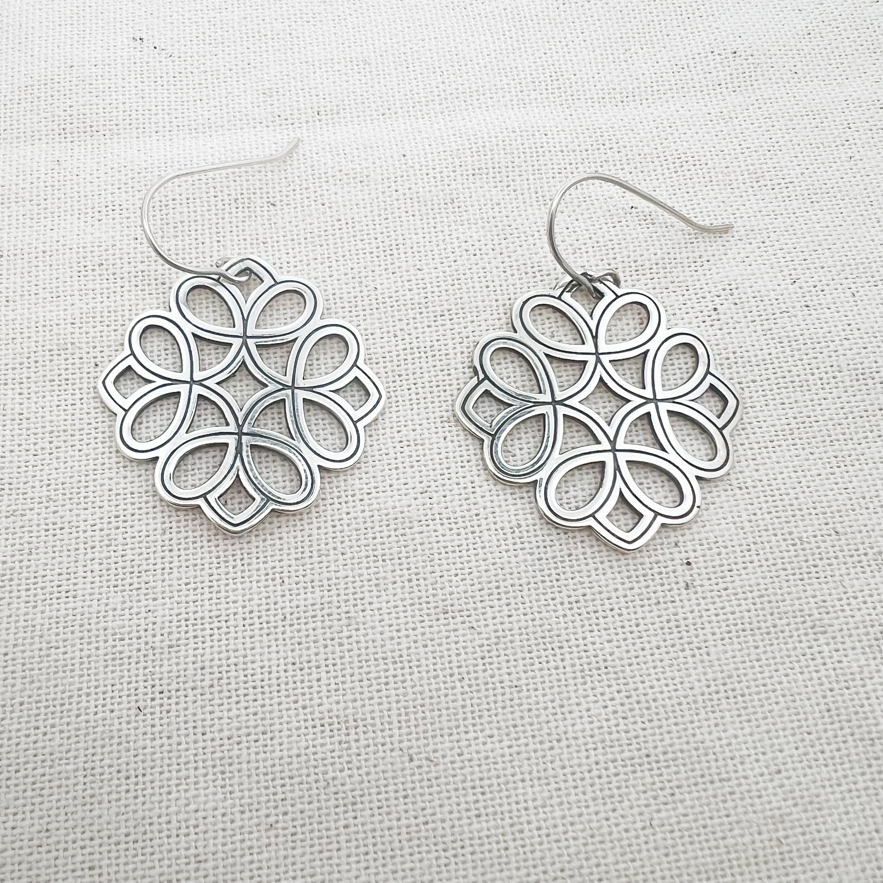 Retired James Avery Tracery Dangle Earrings